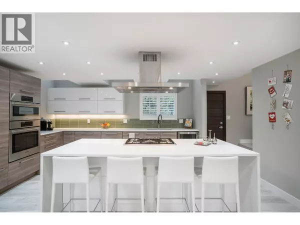 4001 ROSE CRESCENT, West Vancouver, BC V7V2N6