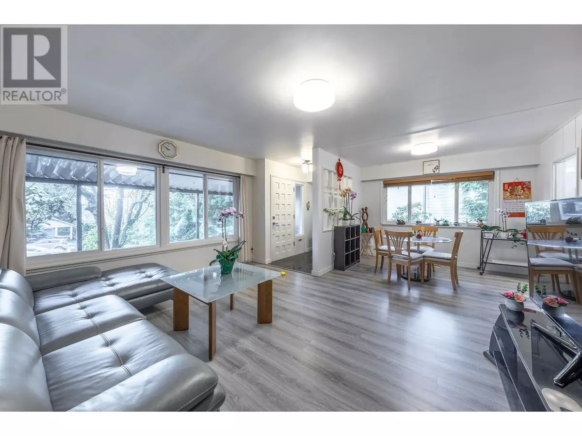 Port Moody, BC V3H1B6,985 WALLACE WYND