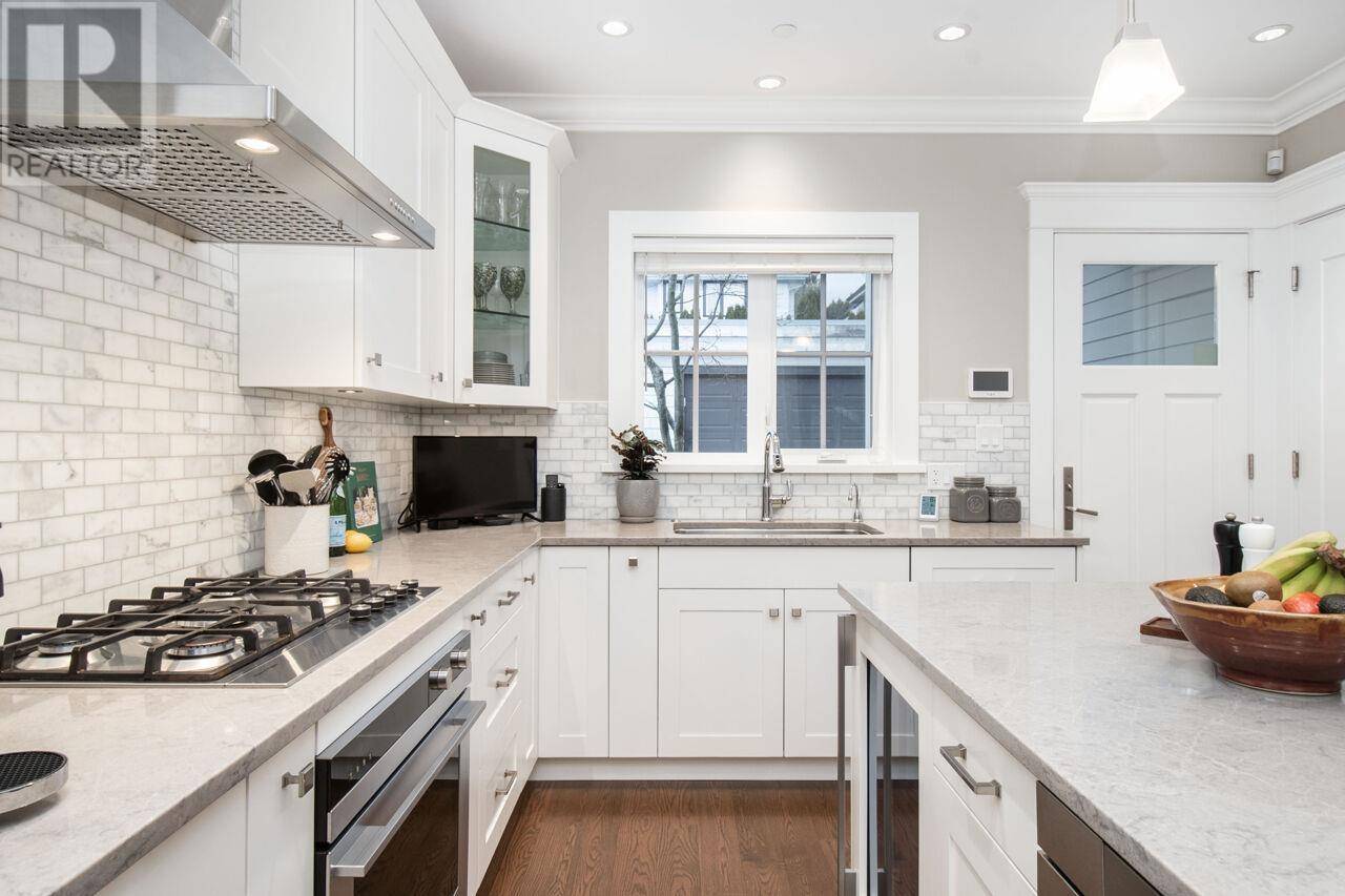 1421 GORDON AVENUE, West Vancouver, BC V7T1R5