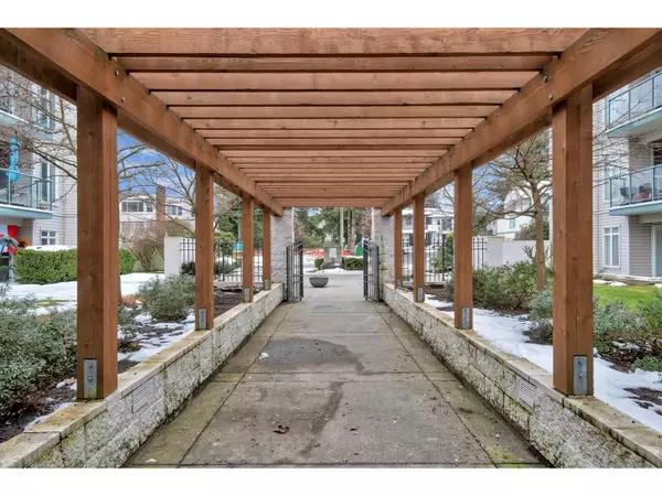 Abbotsford, BC V2T2K7,32075 GEORGE FERGUSON WAY #306