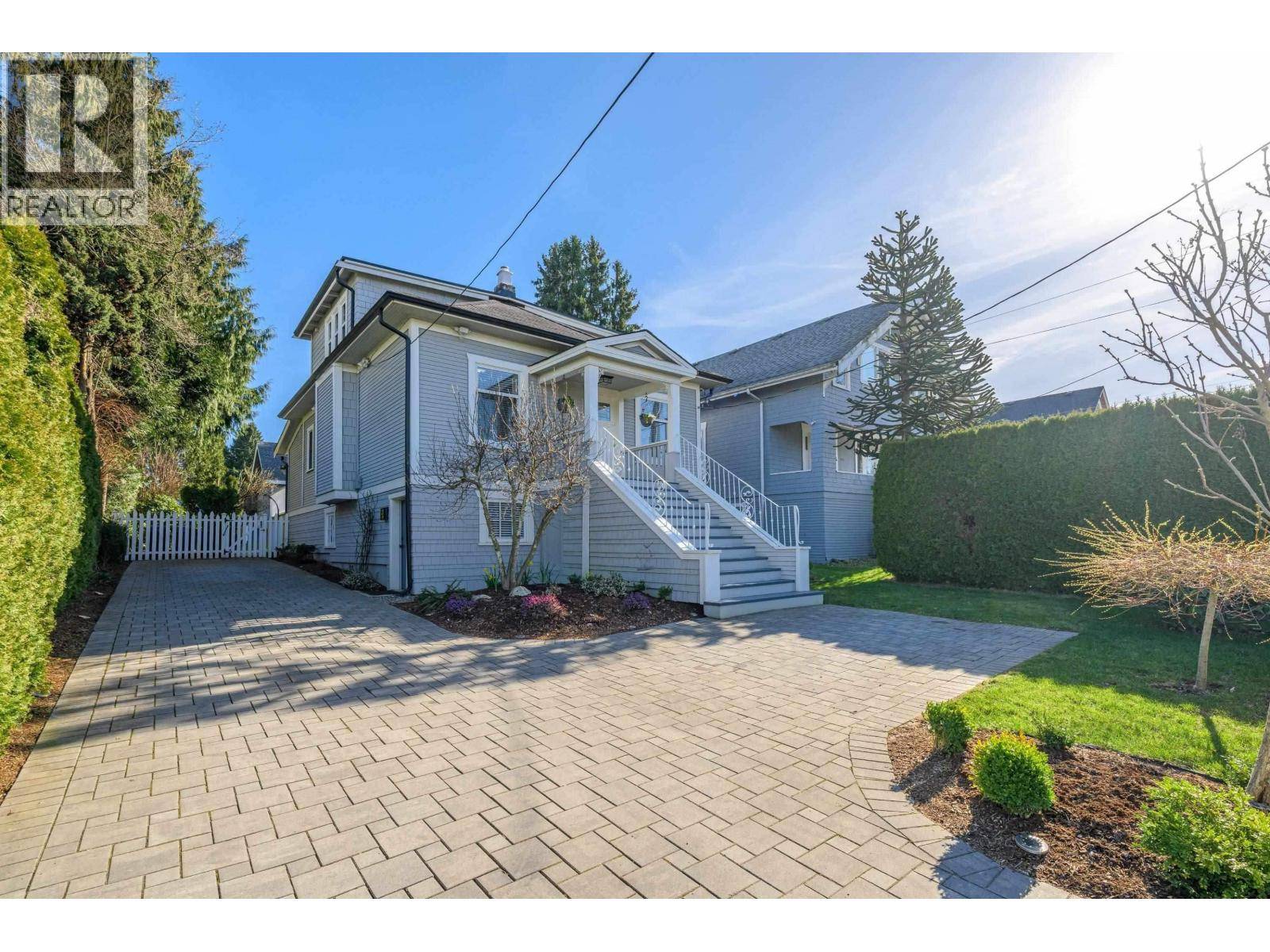 New Westminster, BC V3L1Y2,234 EIGHTH AVENUE