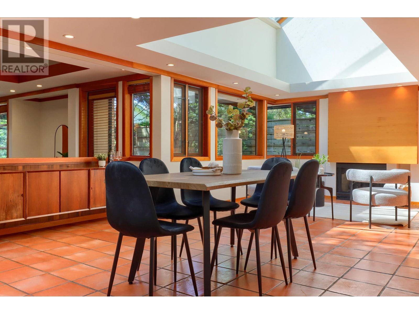 North Vancouver, BC V7H1J8,2423 BIRNEY PLACE