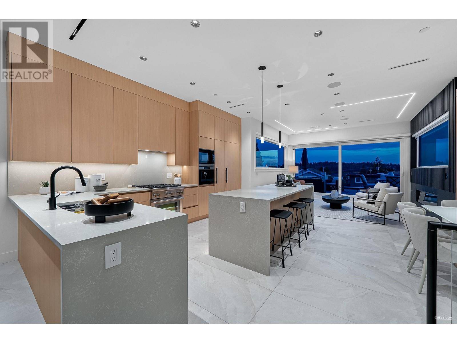 West Vancouver, BC V7T1H4,1236 DUCHESS AVENUE