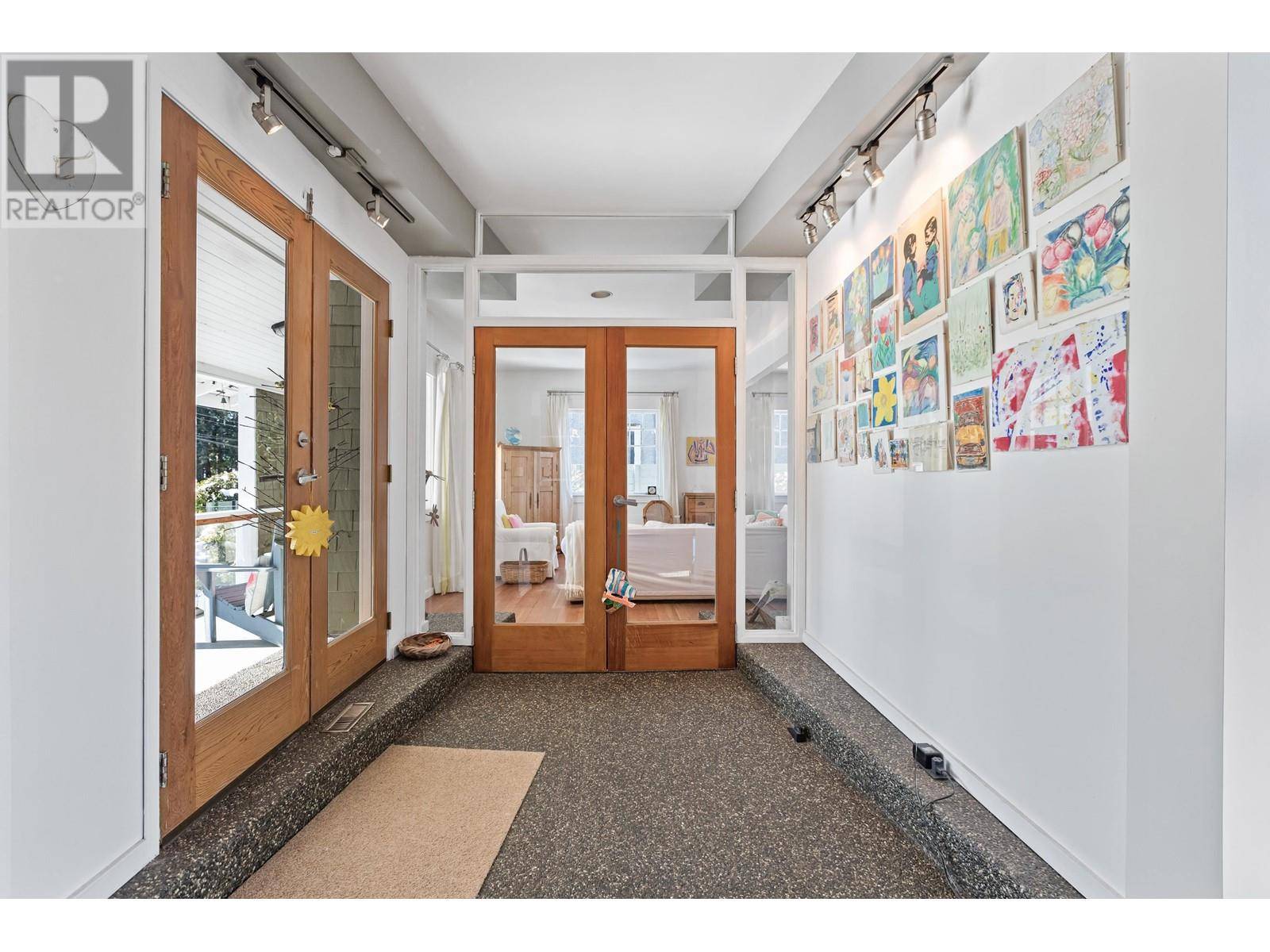 West Vancouver, BC V7V2H9,2433 MATHERS AVENUE