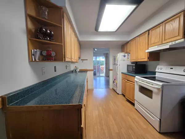 Surrey, BC V3W7E6,13880 74 #111