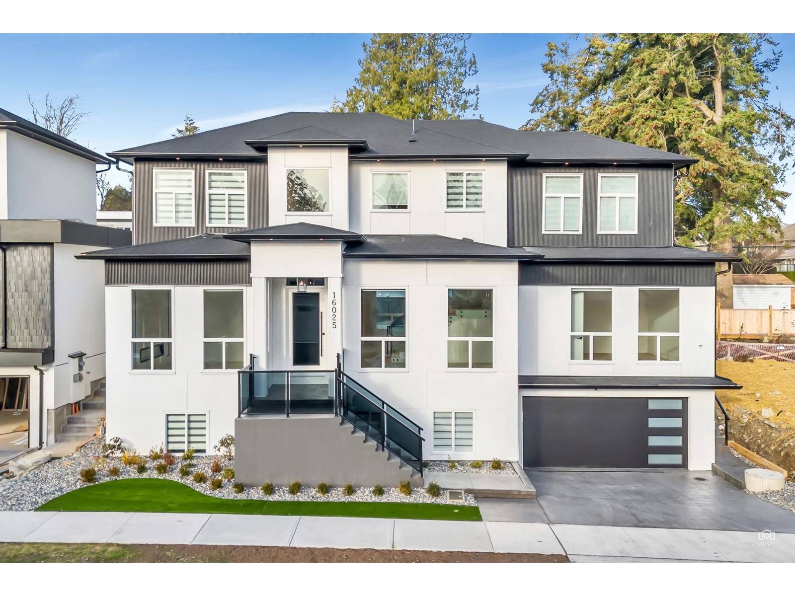 16025 9A AVENUE, Surrey, BC V4A4W5