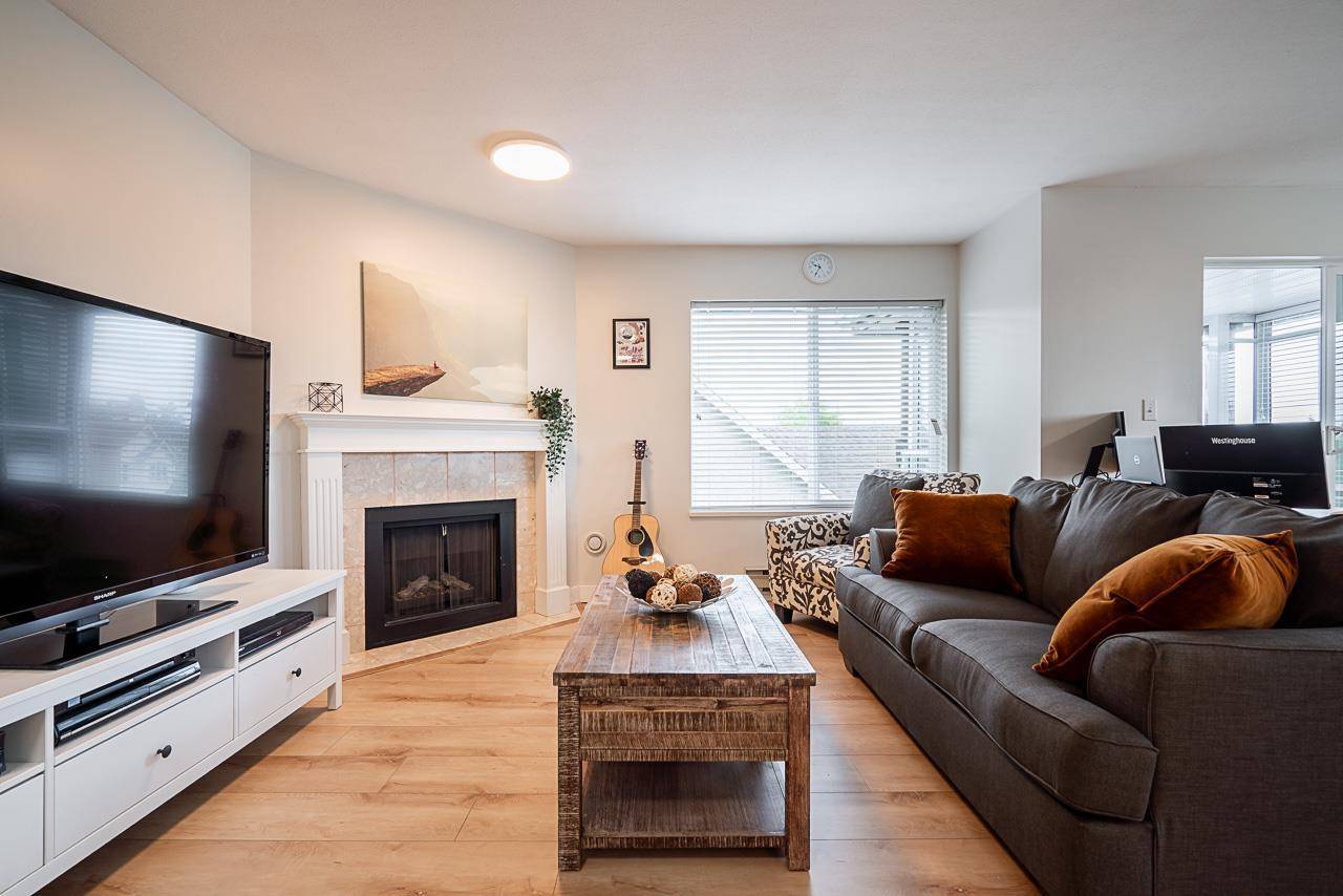 White Rock, BC V4B4C5,1500 MERKLIN #304