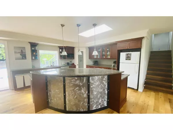 Abbotsford, BC V2T1Y1,2577 SUNNYSIDE CRESCENT