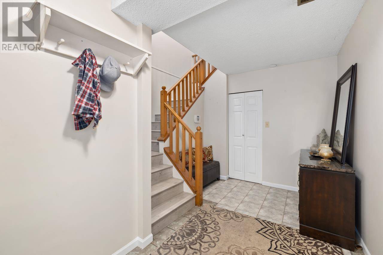 North Vancouver, BC V7H1V5,1184 RIVERSIDE DRIVE