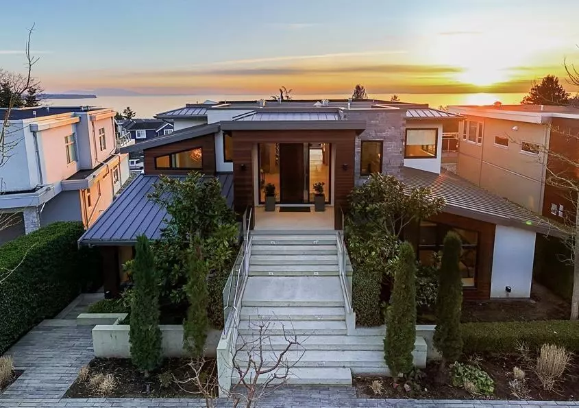 White Rock, BC V4B3A4,14448 BLACKBURN CRESCENT