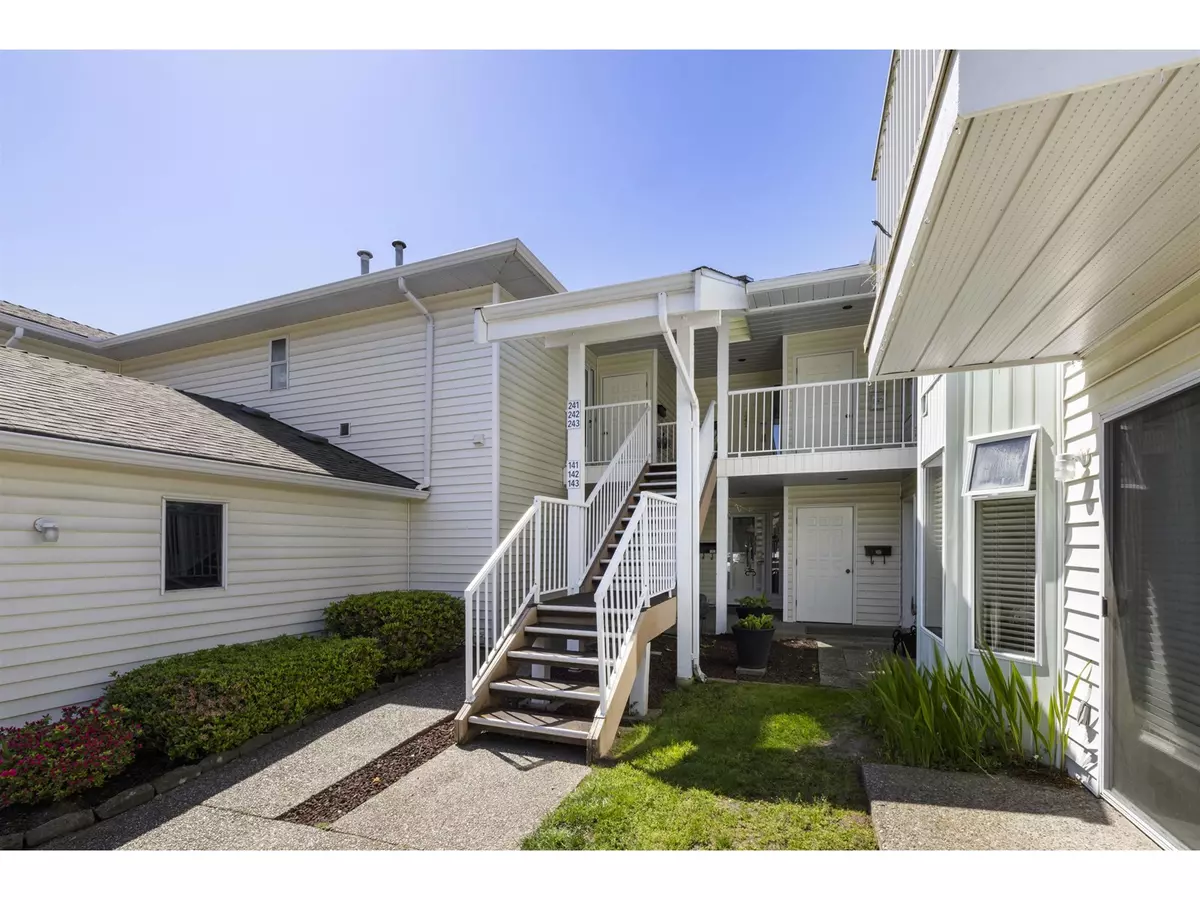 Surrey, BC V3W0J6,7156 121 ST #241