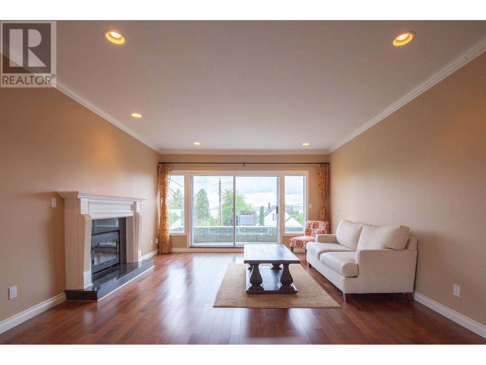 West Vancouver, BC V7V2G1,2557 LAWSON AVENUE