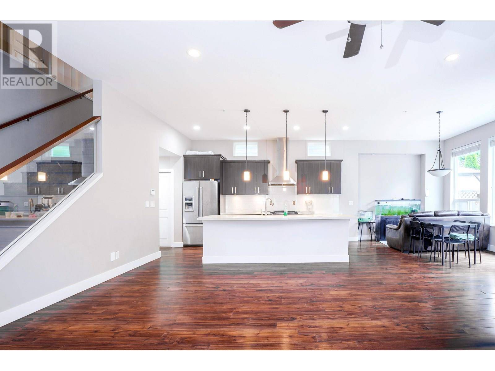 Maple Ridge, BC V2W0H8,10480 ROBERTSON STREET