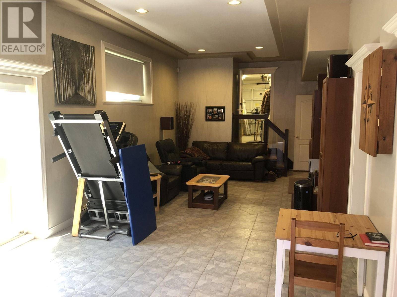 Burnaby, BC V5J3V6,7211 SUSSEX AVENUE