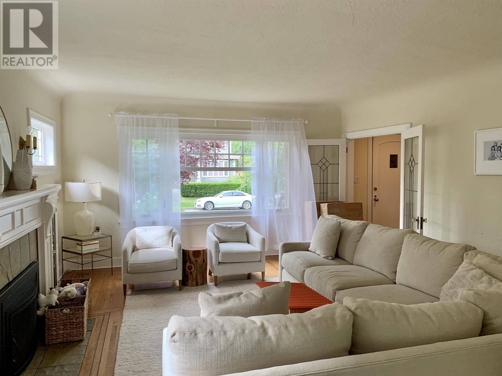 Vancouver, BC V6N2N1,3250 W 35TH AVENUE