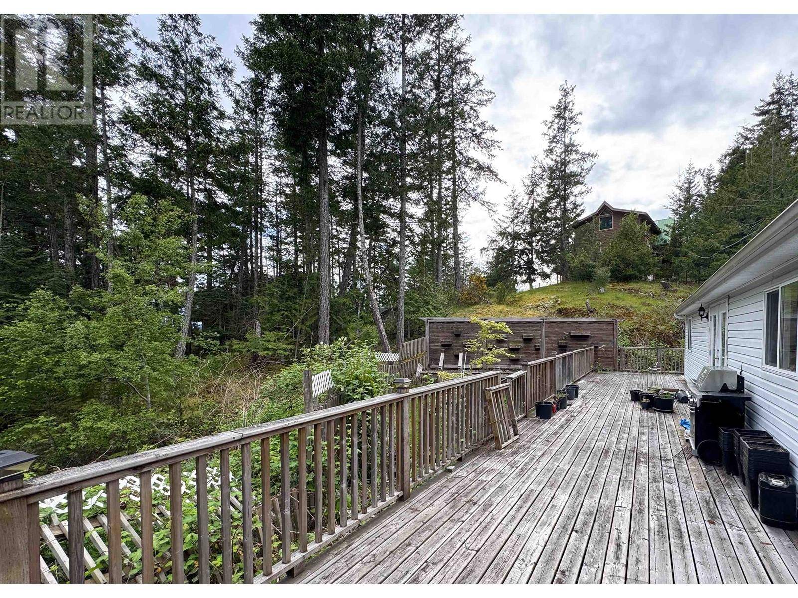 Garden Bay, BC V0N1S1,4904 HOTEL LAKE ROAD