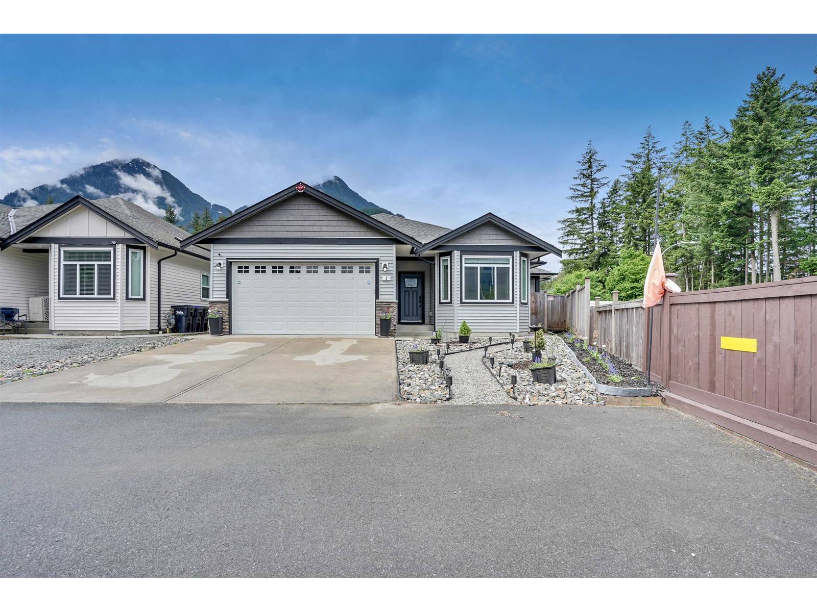 20118 BEACON RD #1, Hope, BC V0X1L2