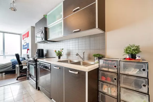 Surrey, BC V3T0G5,13688 100 AVE #2201