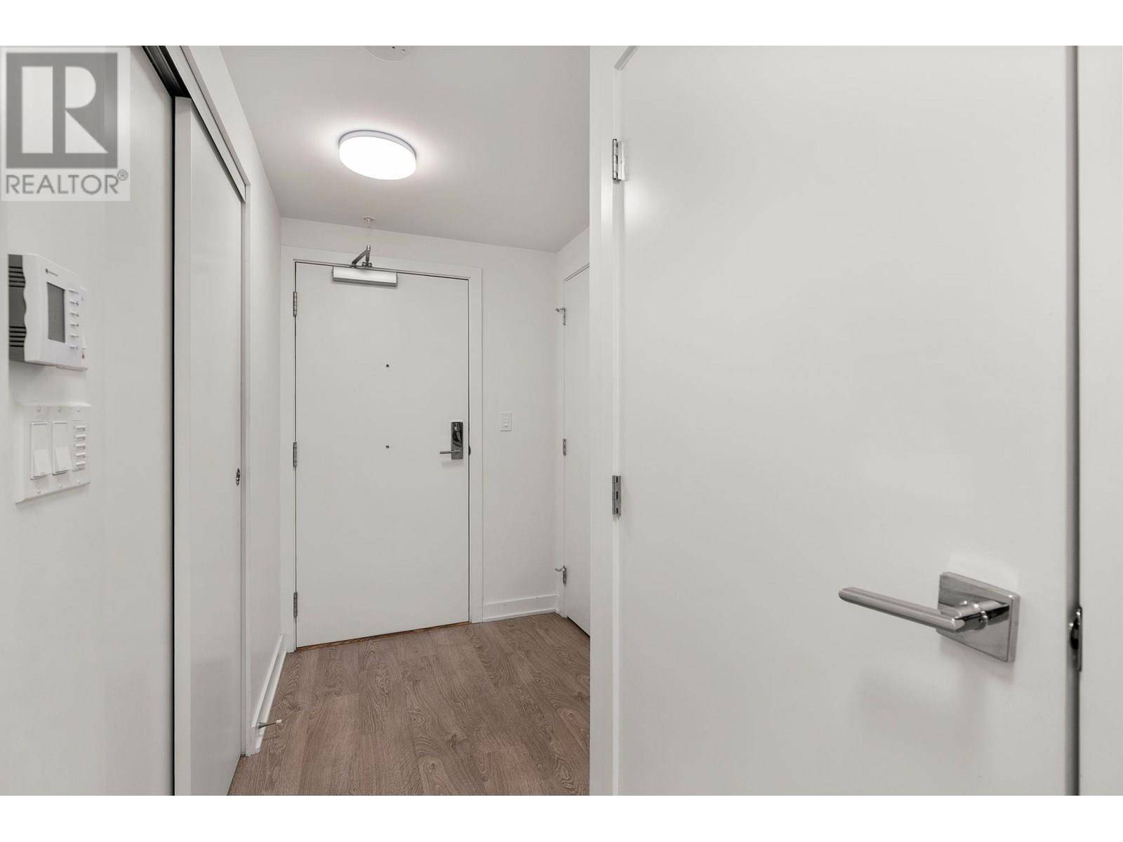 North Vancouver, BC V7J0E2,1401 HUNTER ST #1206