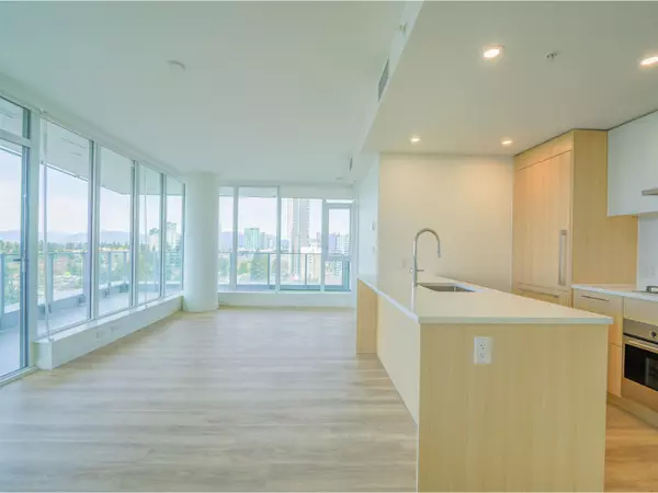 Surrey, BC V3T2V3,9675 KING GEORGE BLVD #1904