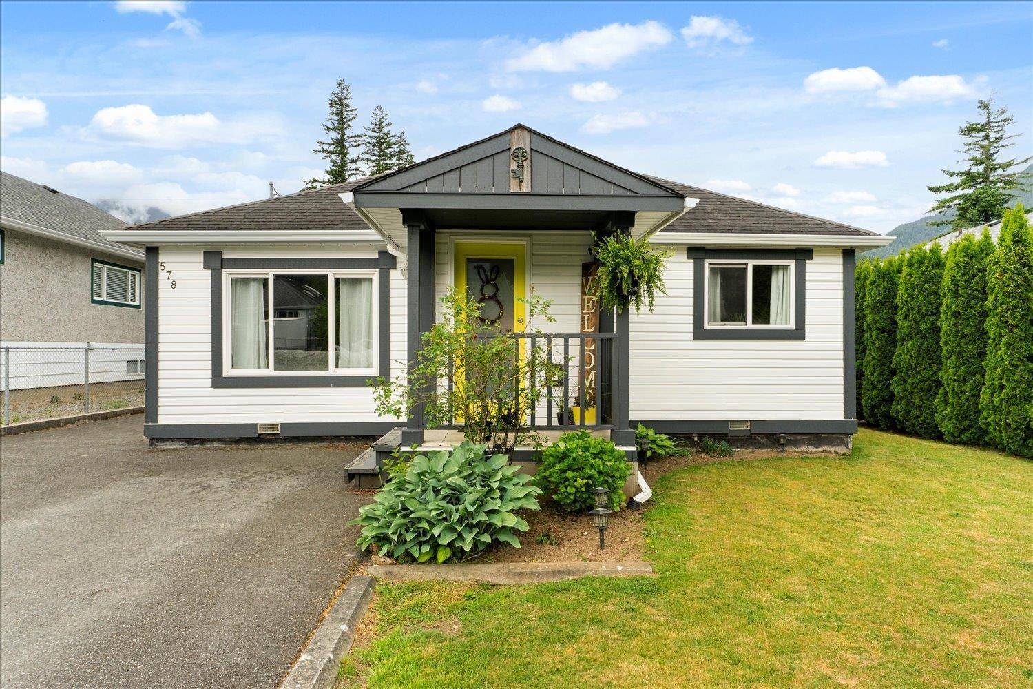 Hope, BC V0X1L0,578 HEMLOCK AVENUE|Hope