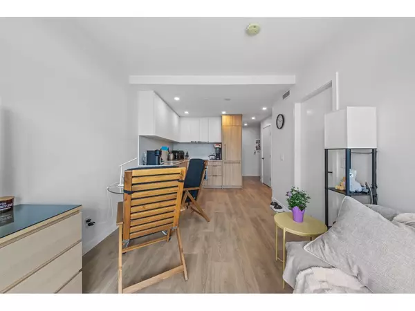 Surrey, BC V3T1N7,13685 102 AVE #906