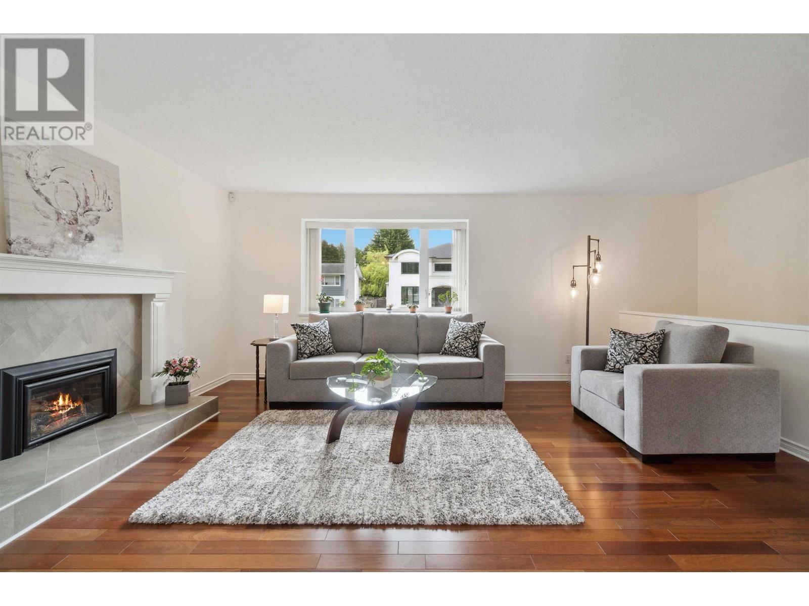 Coquitlam, BC V3J4V4,899 SPENCE AVENUE
