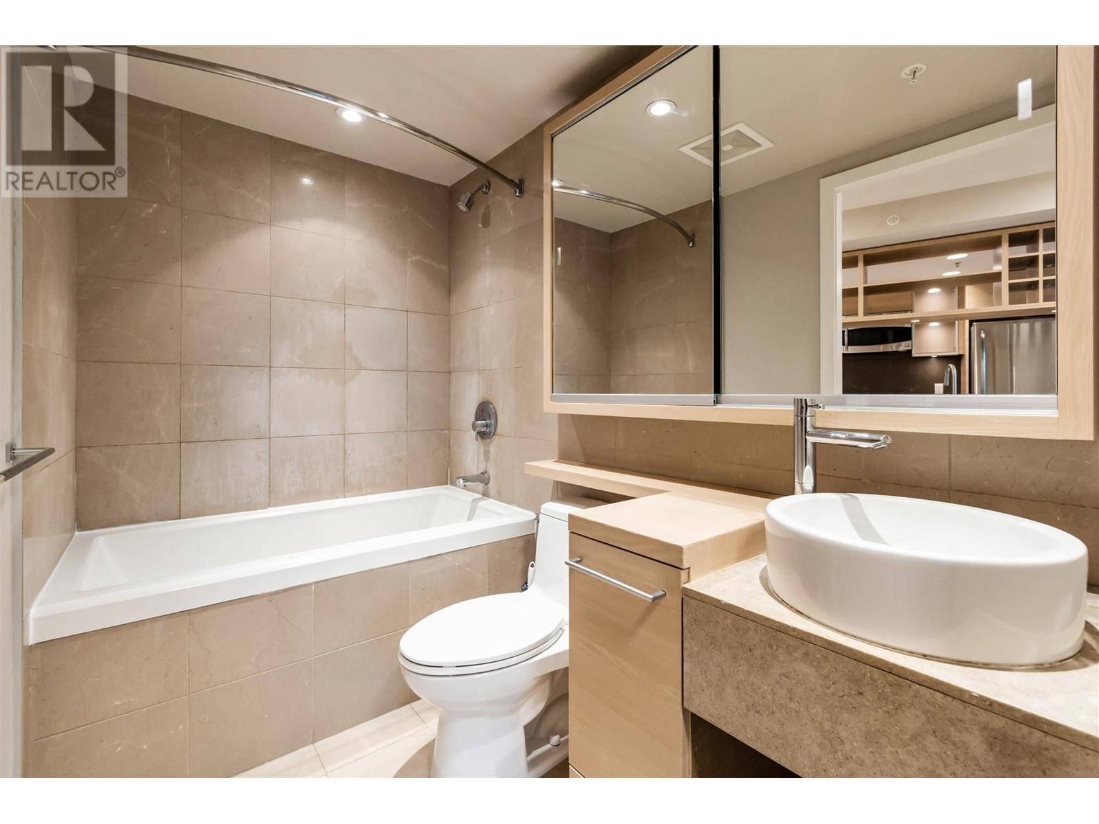 Vancouver, BC V6B0G4,833 SEYMOUR ST #2004