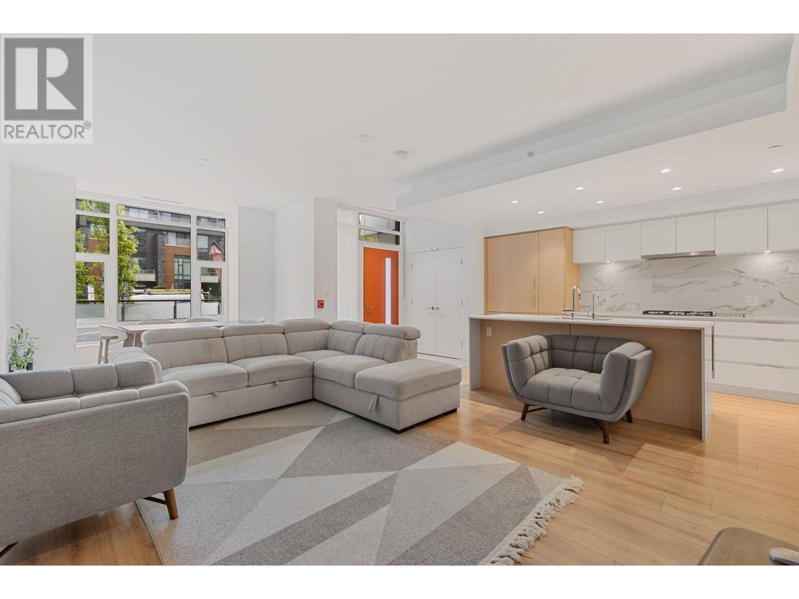 North Vancouver, BC V7J1H6,1500 FERN ST #103