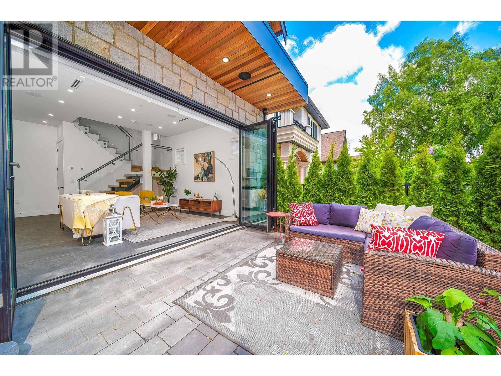 Vancouver, BC V5R1N4,2777 East 27TH AVE #1