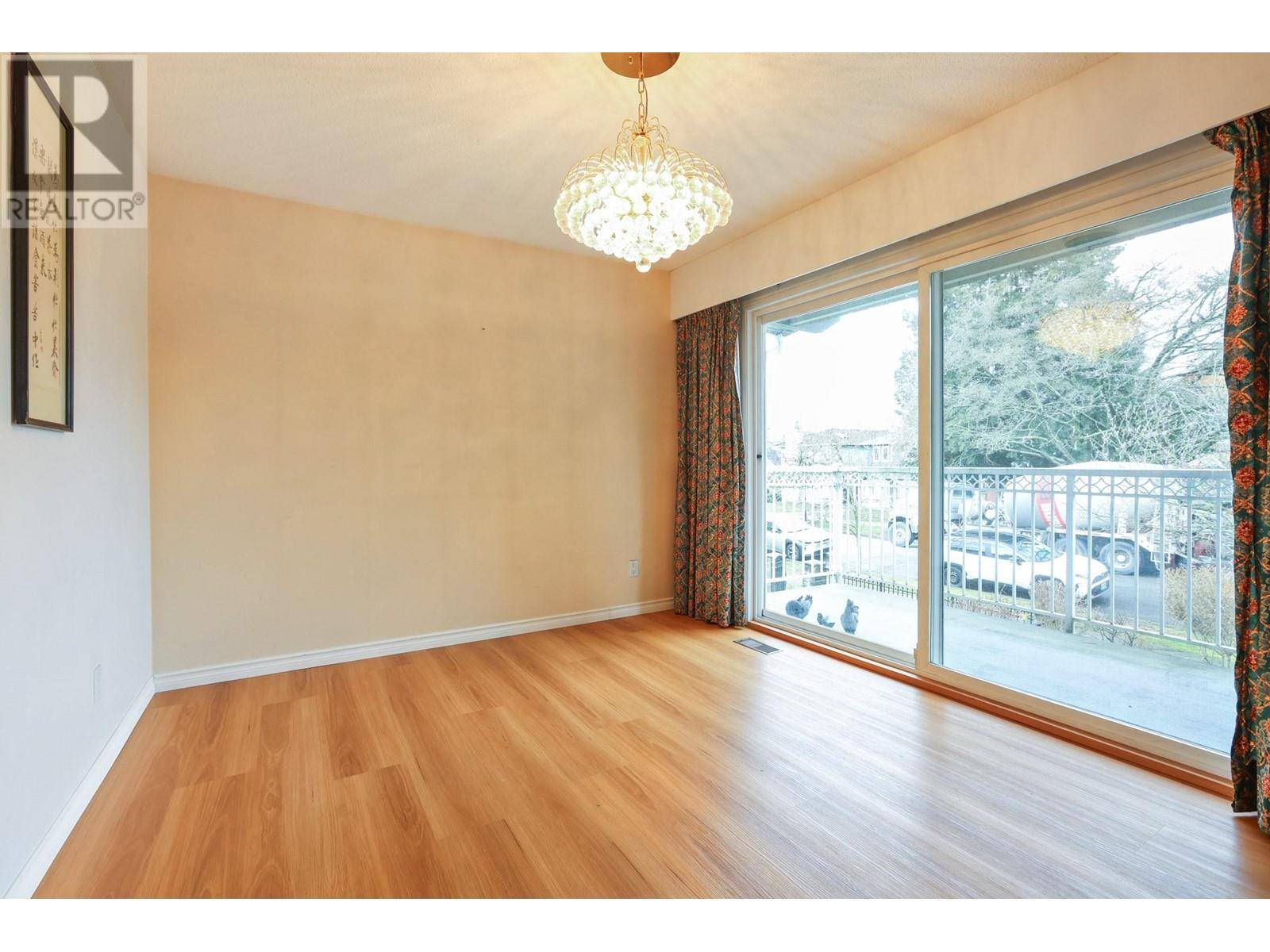 Vancouver, BC V5W3S2,5872 CULLODEN STREET