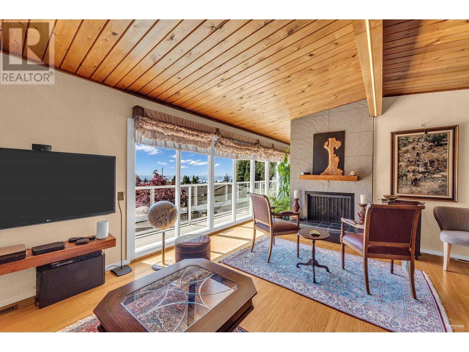 North Vancouver, BC V7N4A7,4323 VALENCIA AVENUE