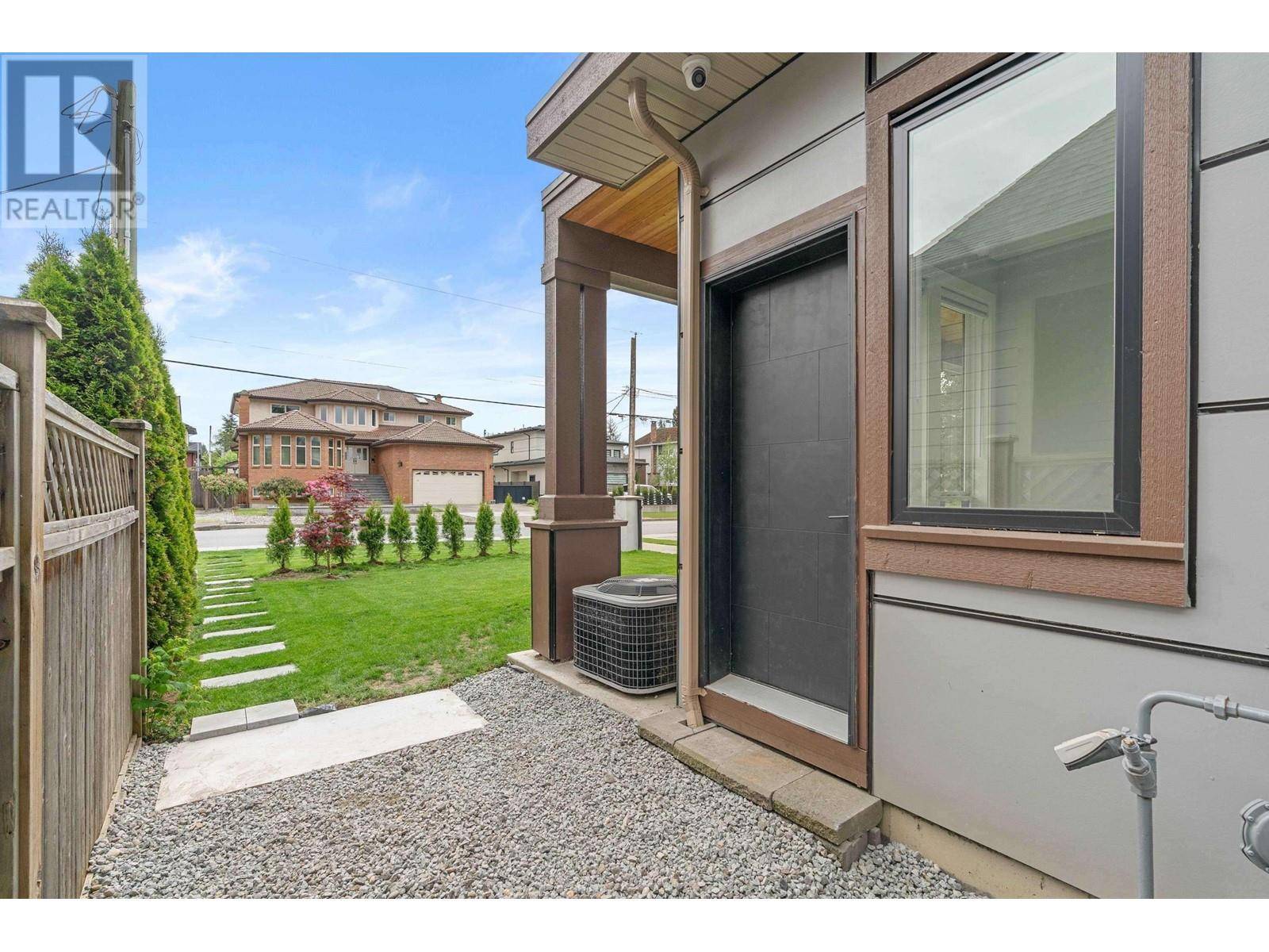 Coquitlam, BC V3J4Z2,836 MACINTOSH STREET