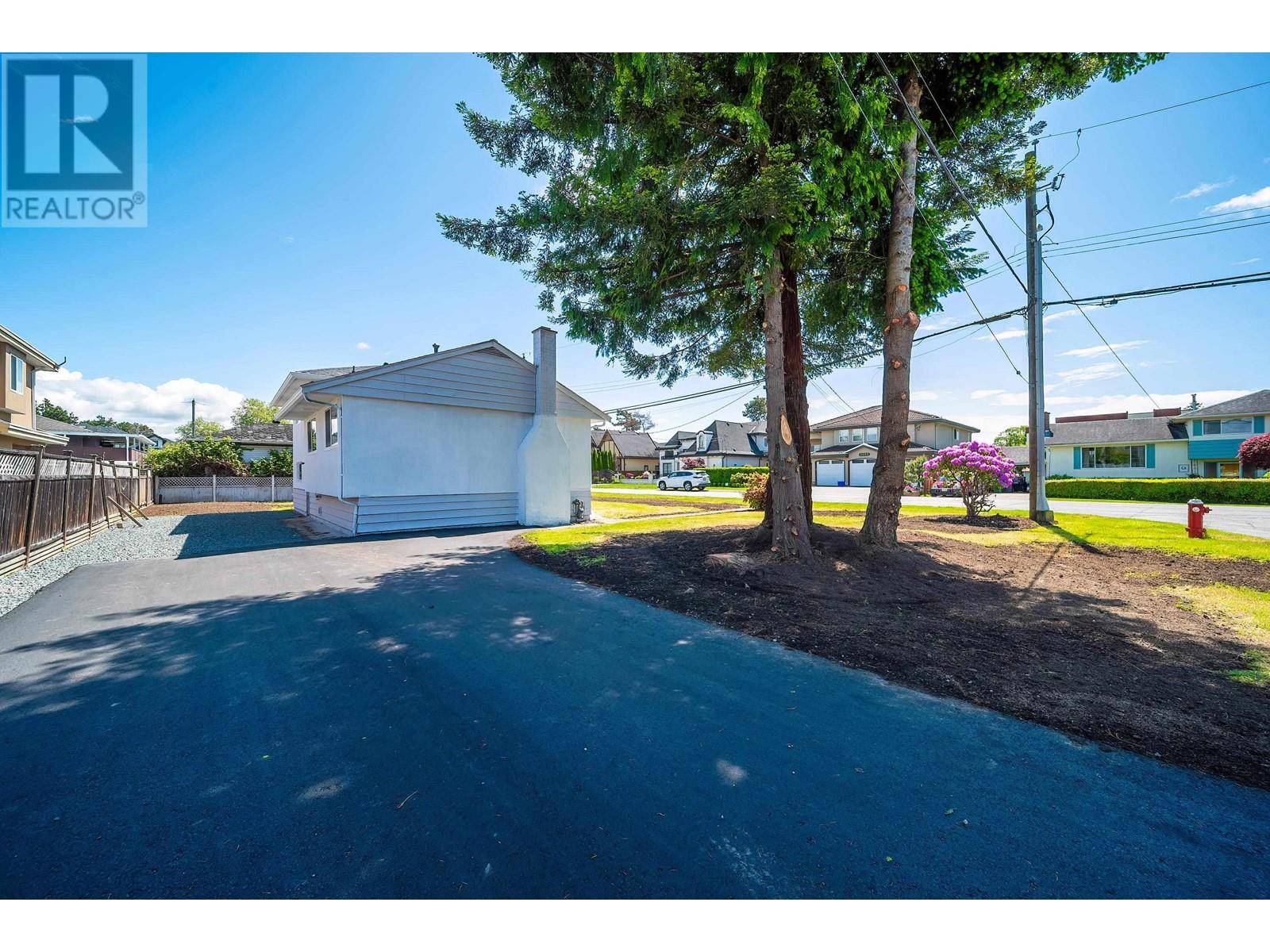 Richmond, BC V7C1R5,3871 YOUNGMORE ROAD