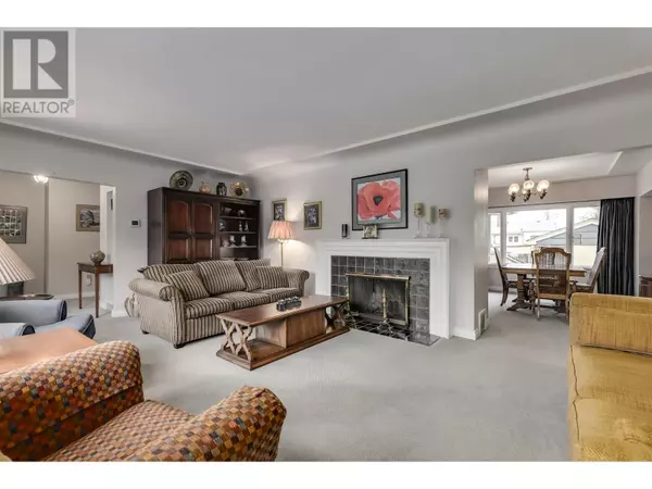 Vancouver, BC V5Z2L5,936 W 37TH AVENUE