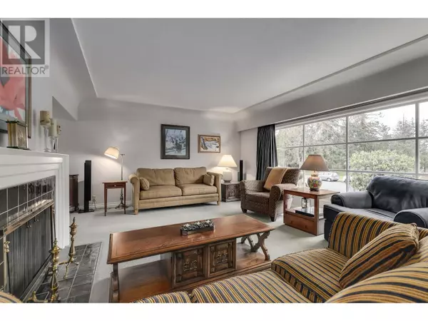 Vancouver, BC V5Z2L5,936 W 37TH AVENUE