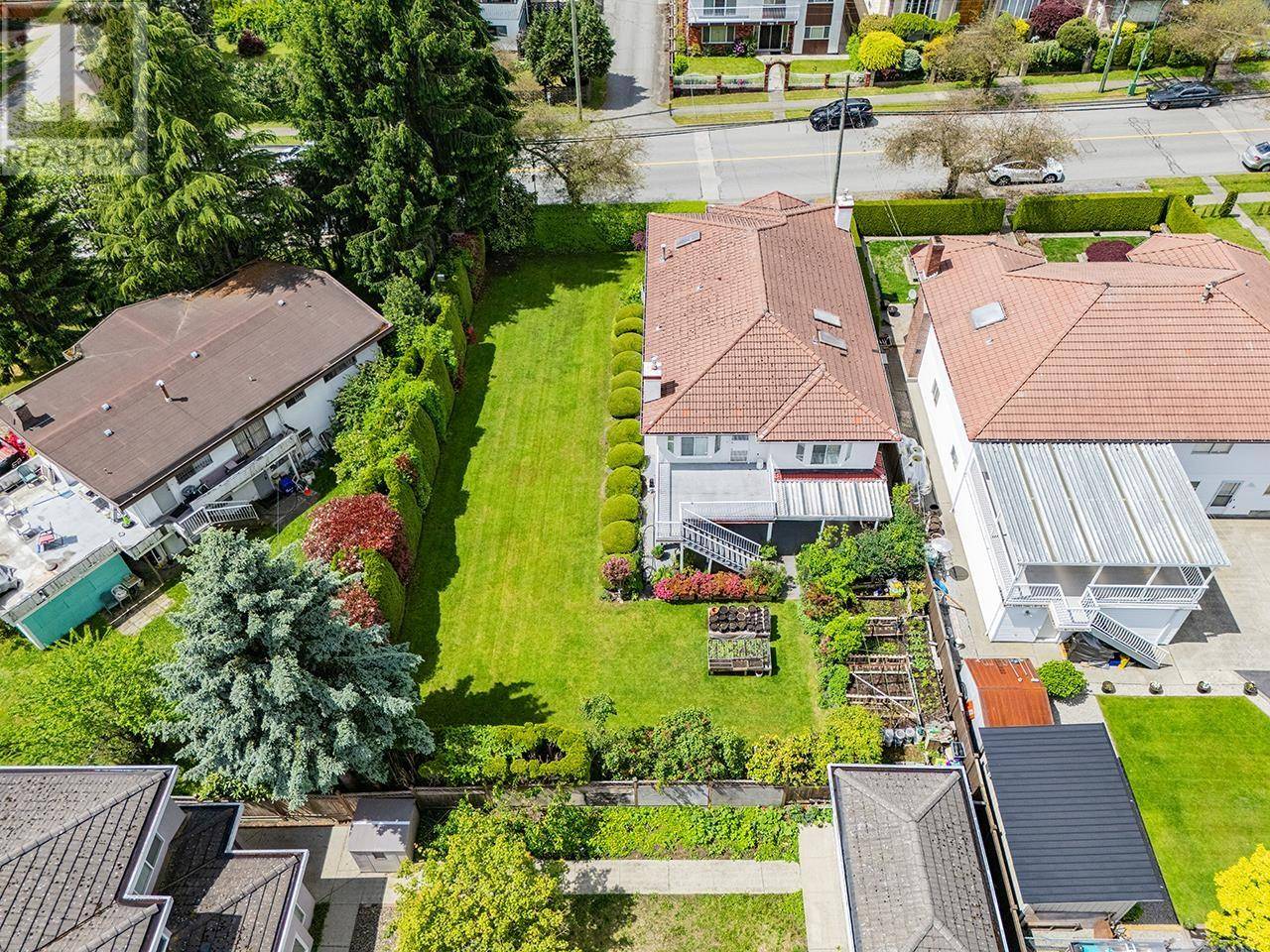 Burnaby, BC V5J3V3,7168 SUSSEX AVENUE