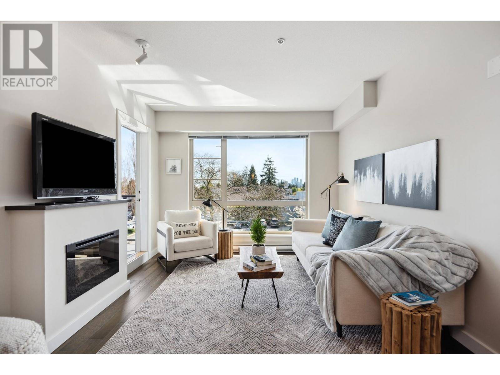 North Vancouver, BC V7P1T4,1330 MARINE DR #306
