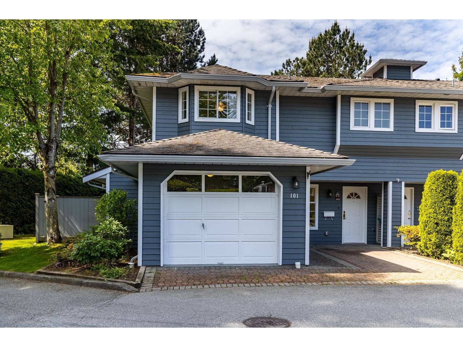 White Rock, BC V4A1H2,16335 14 #101