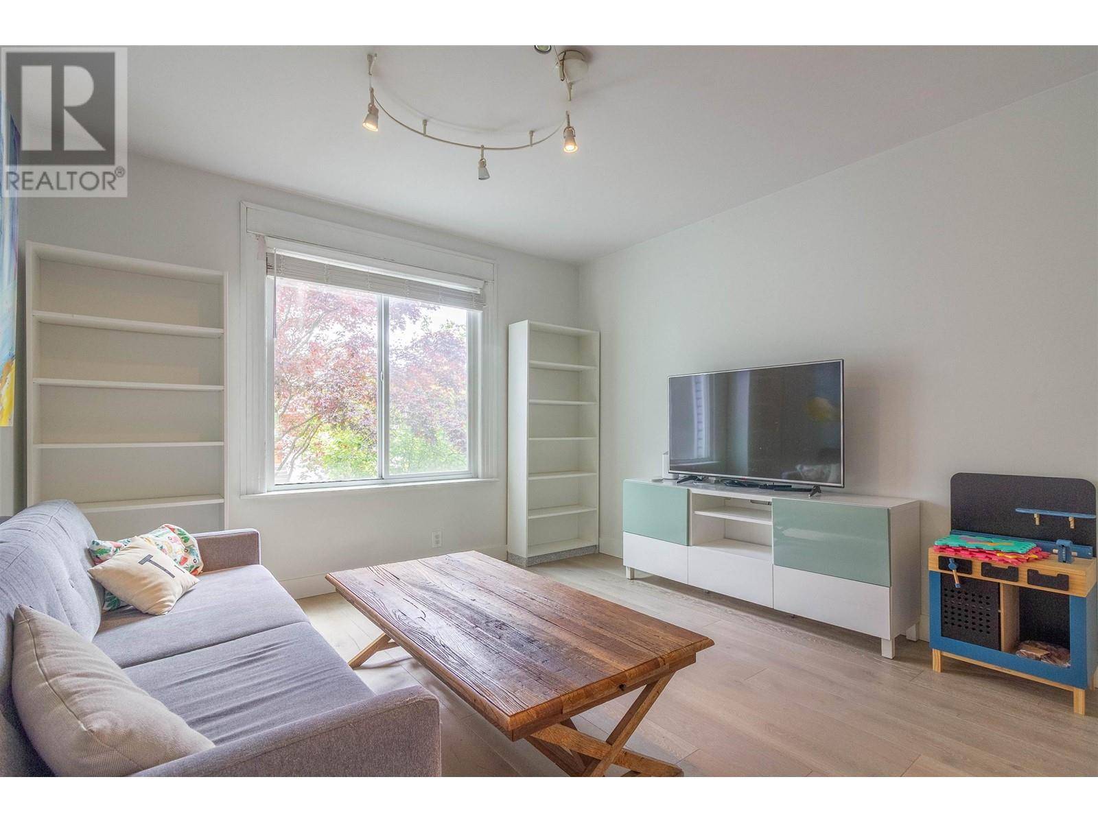 Vancouver, BC V6A1W6,1127 E PENDER STREET