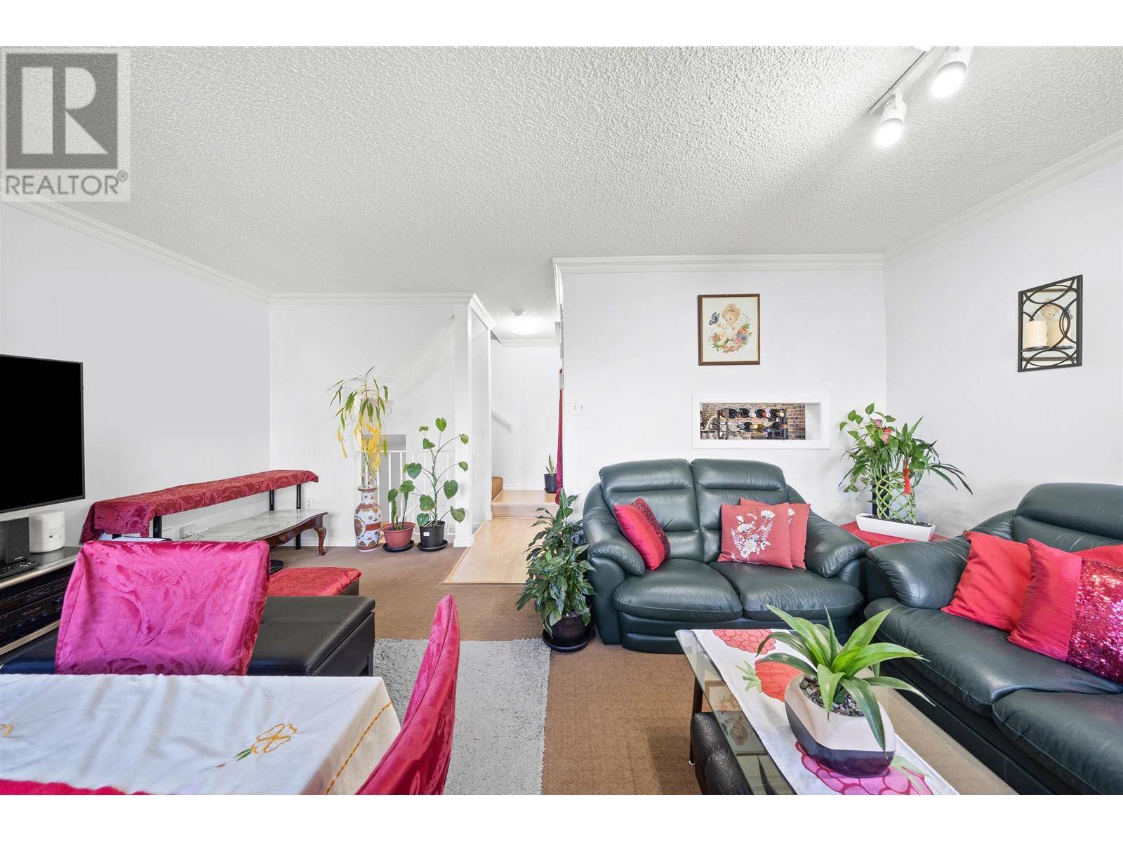 8040 COLONIAL DR #203, Richmond, BC V7C4V1
