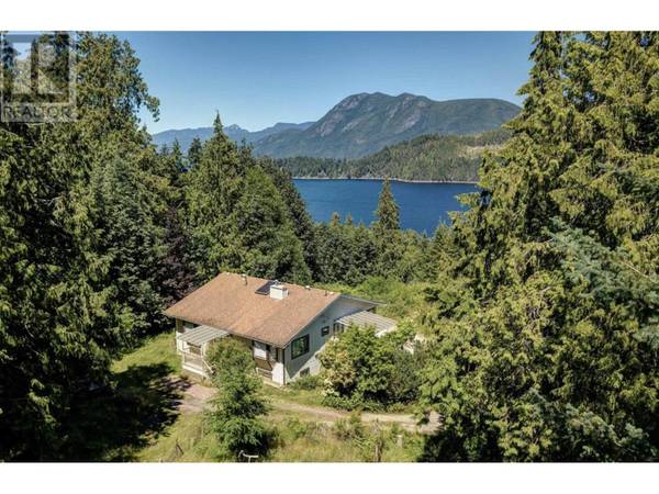 Sechelt, BC V7Z0P7,6377 N GALE AVENUE