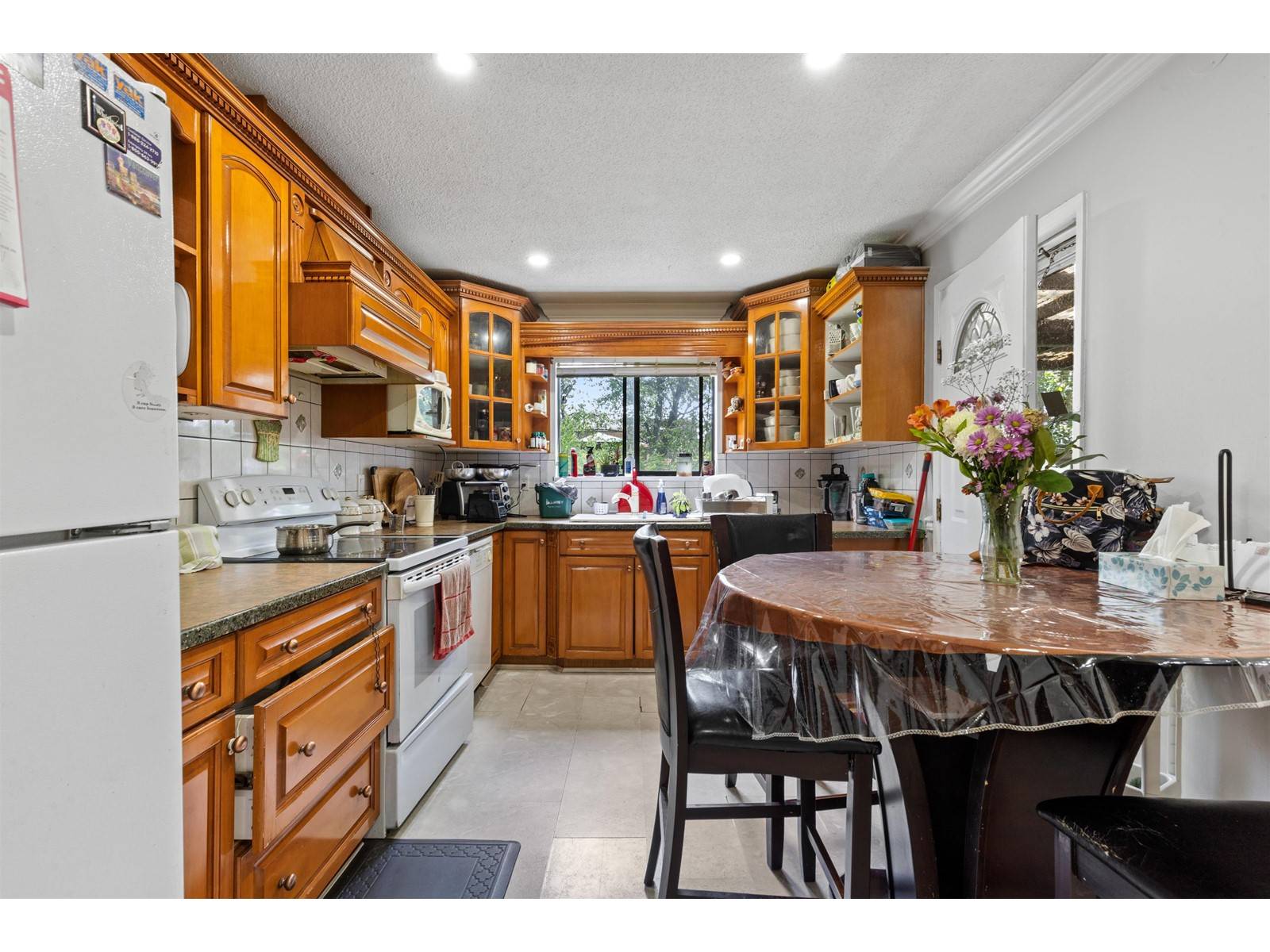 Surrey, BC V3V6L4,8864 URSUS CRESCENT