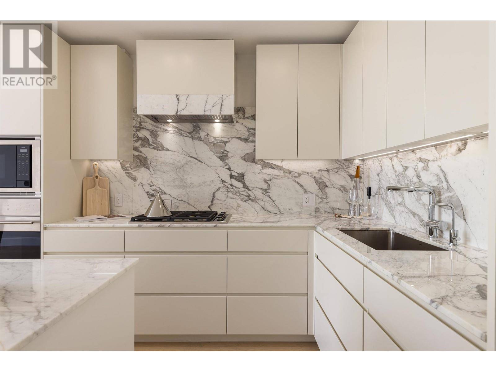 Vancouver, BC V6R0G4,3668 West 10TH AVE #309