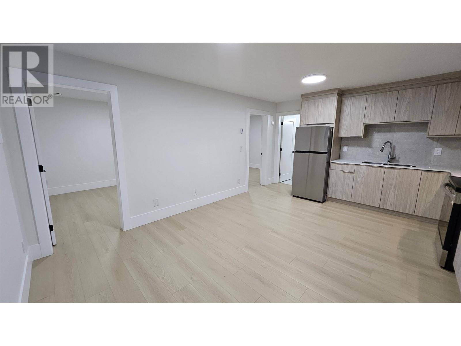 Burnaby, BC V5B1V2,4965 GEORGIA ST #2B