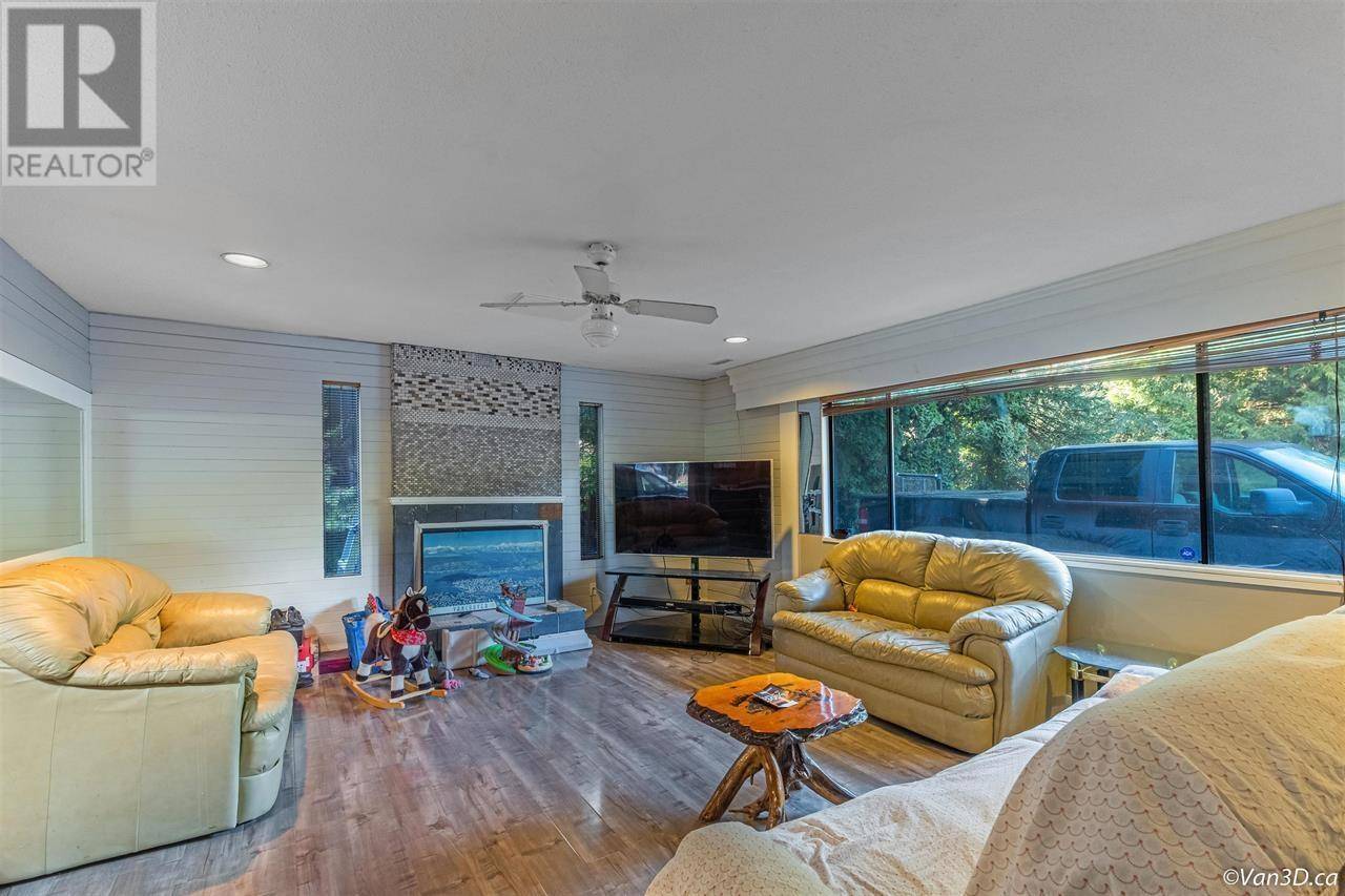 Burnaby, BC V5A3K9,8246 BURNLAKE DRIVE