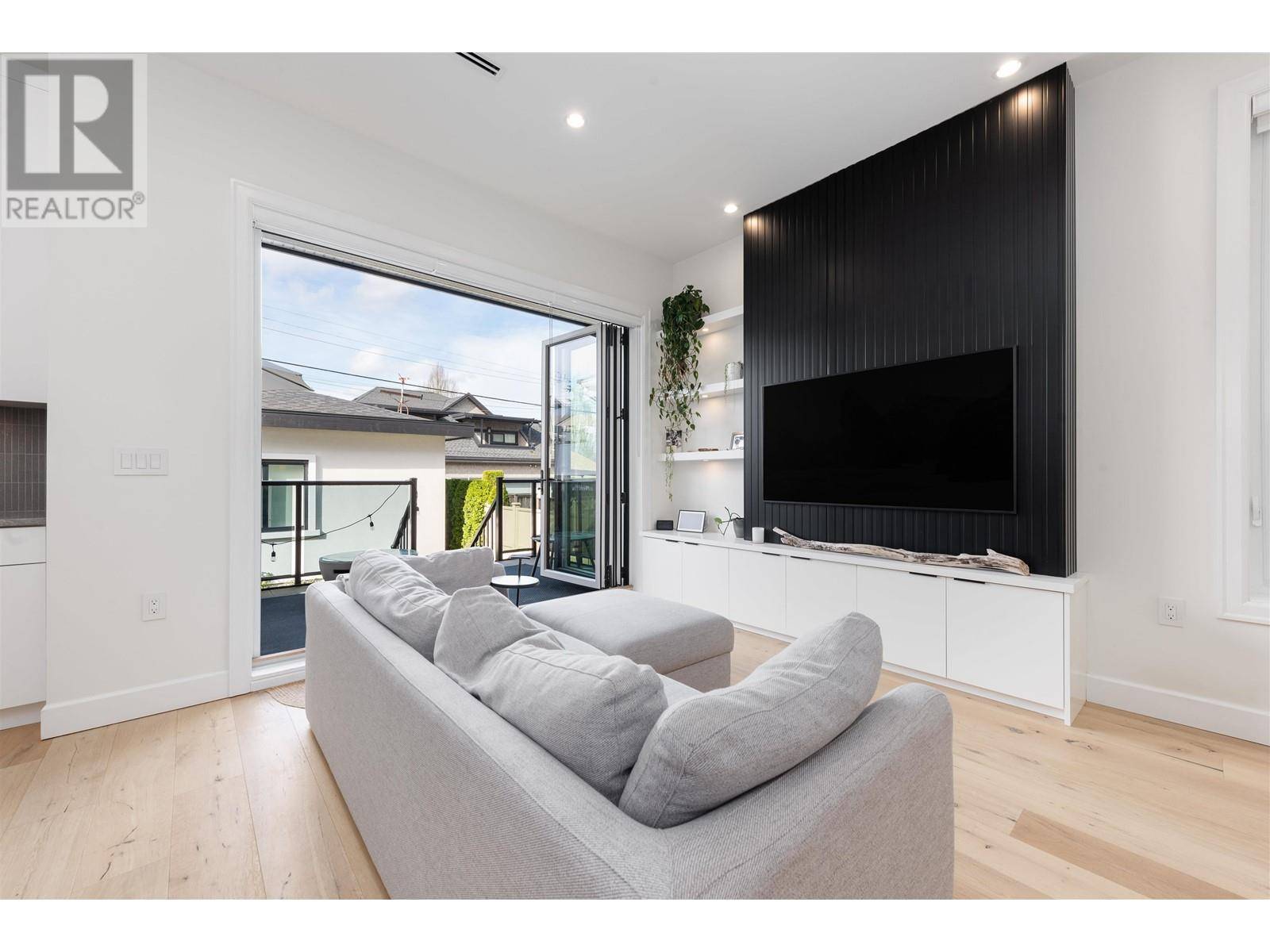 Vancouver, BC V5W3M1,5059 SHERBROOKE STREET