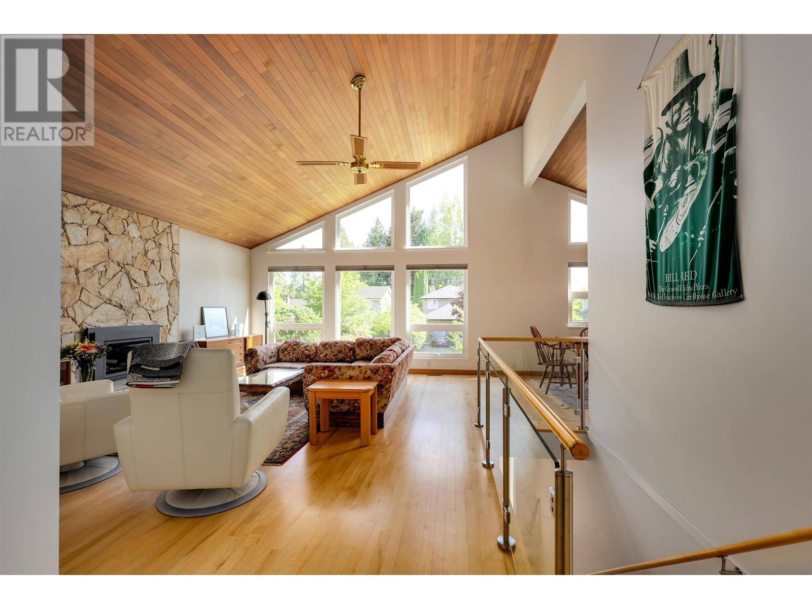 North Vancouver, BC V7G2B8,4638 LOCKEHAVEN PLACE