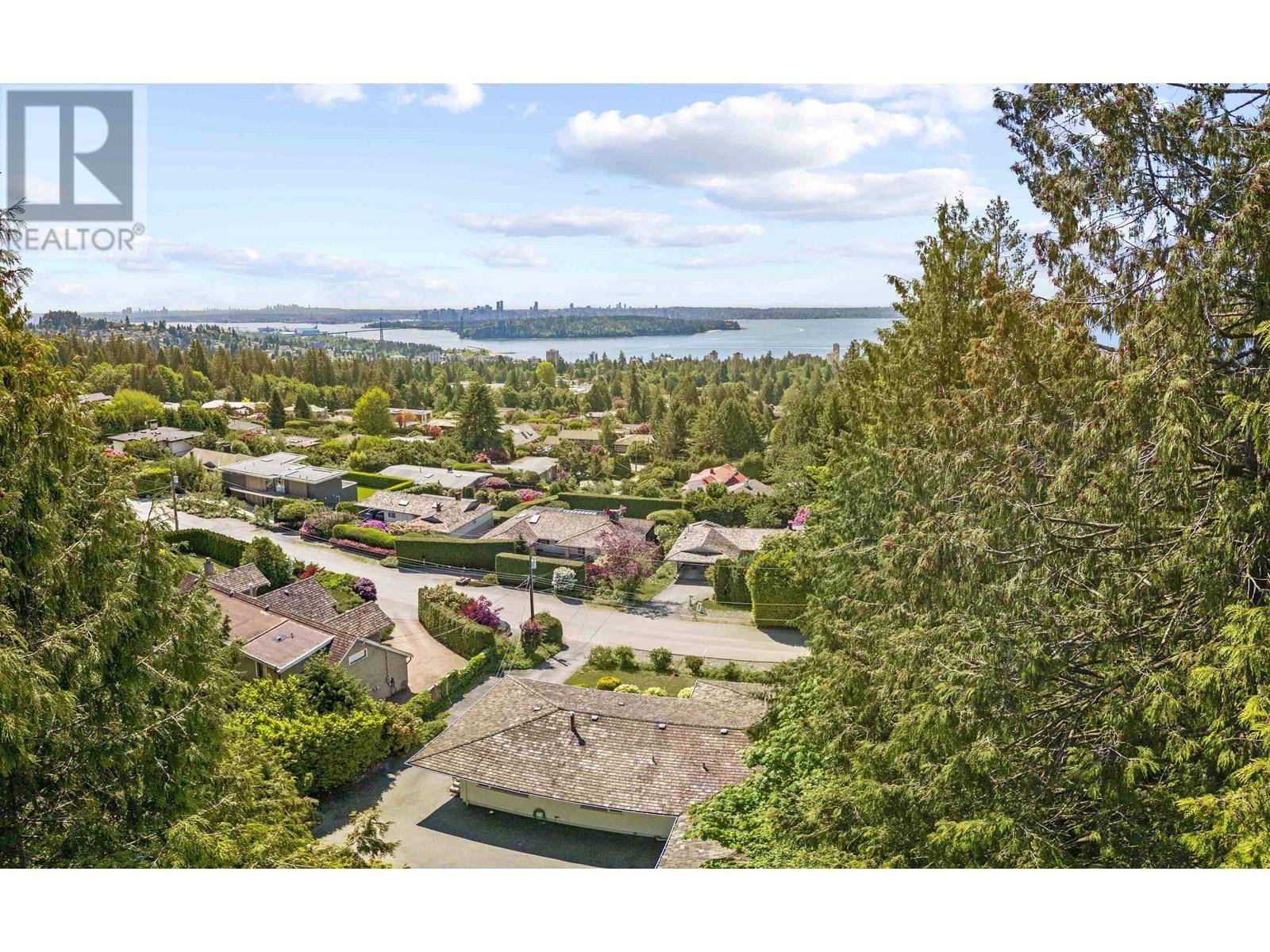 West Vancouver, BC V7V2Z5,1895 ROSEBERY AVENUE
