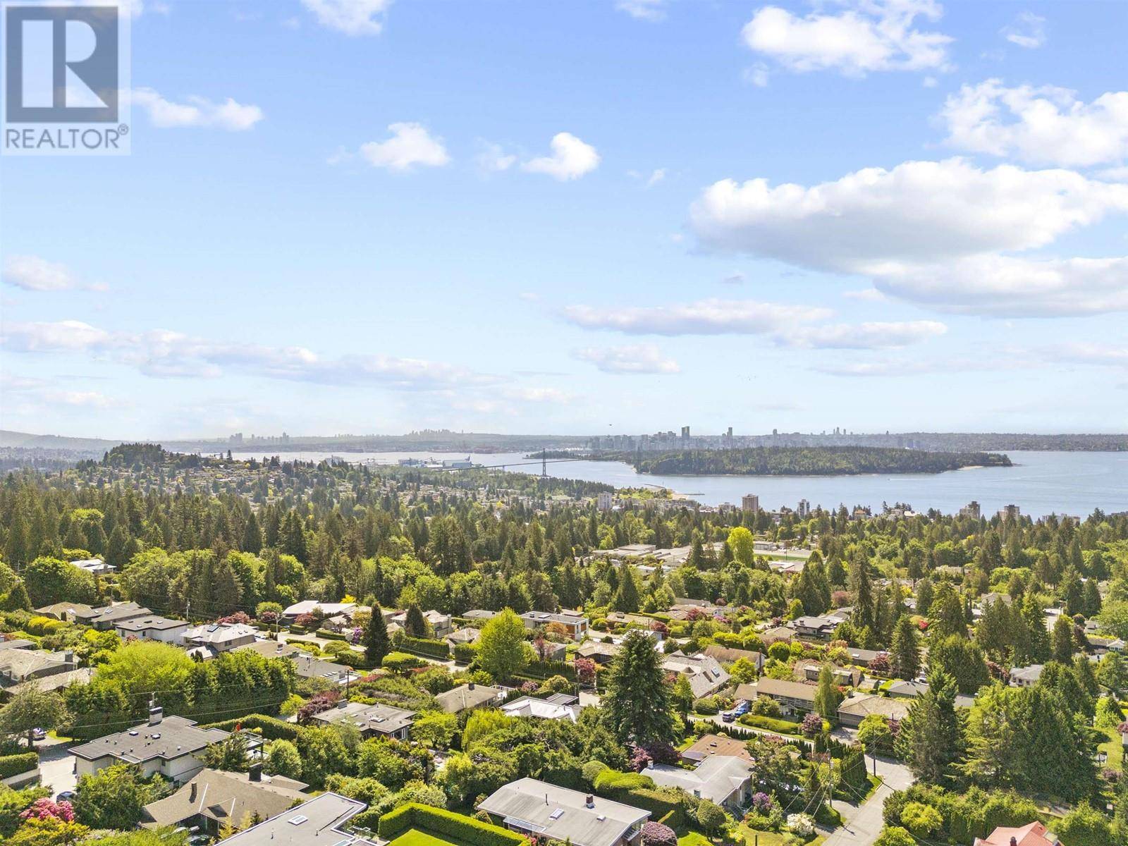 1895 ROSEBERY AVENUE, West Vancouver, BC V7V2Z5